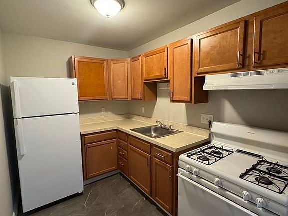3rd image of 126 S Franklin St APT 11