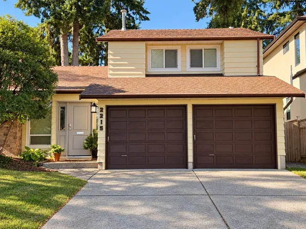 2215 153a St, Surrey, BC V4A 4R4