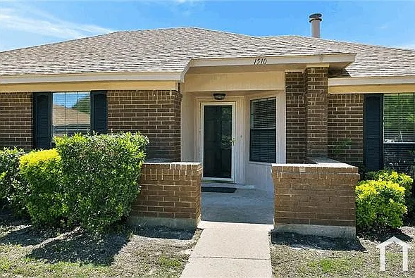 3 bed, 1326 sqft, $2,800 — Photo 3