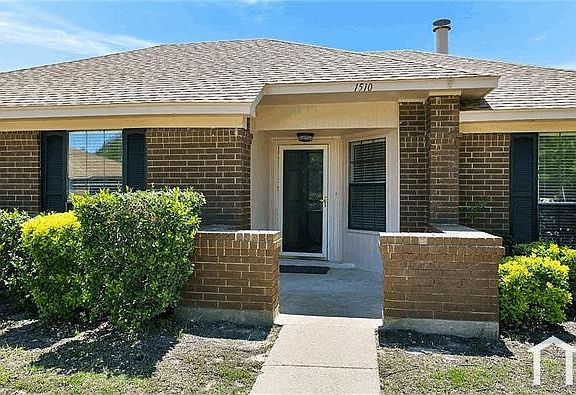 3rd image of 1510 Gardenia Dr
