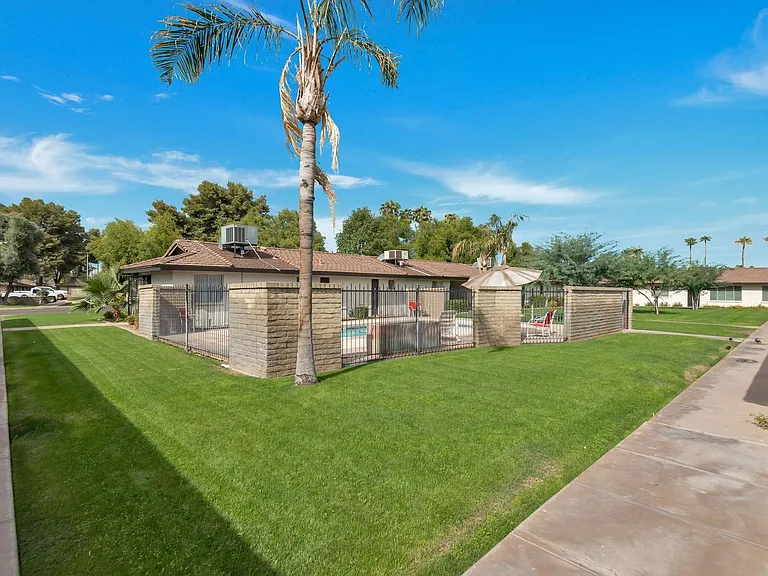 5105 S La Rosa Dr — Photo 28