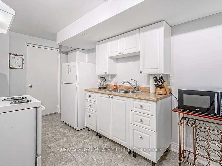 42 Ozner Cres — Photo 31