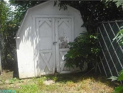 3rd image of 1733 Eastbrook Dr S