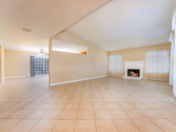 3rd image of 544 W Avenue J13