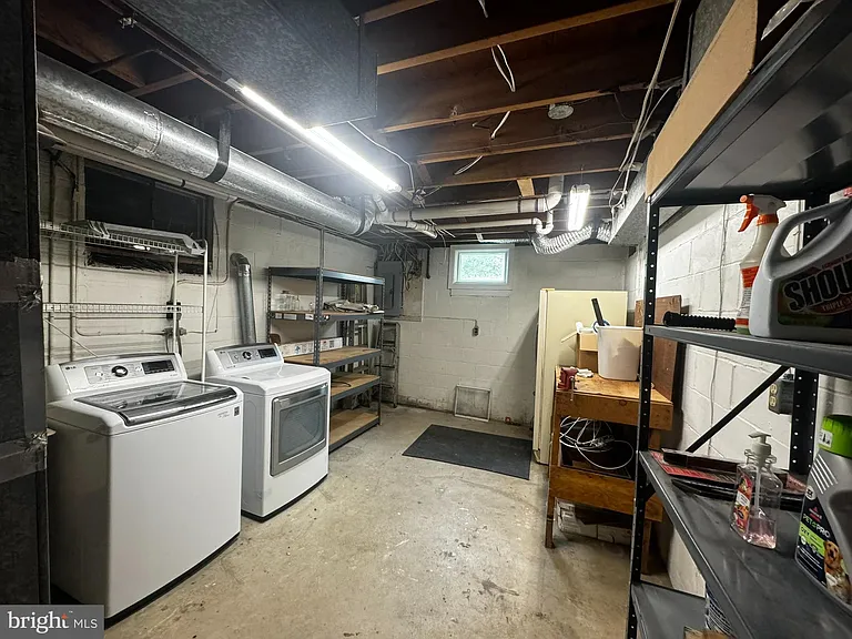 2508 Saint John Pl — Photo 35
