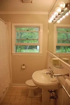 2 bed, 1.0 bath, 1030 sqft, $2,695 — Photo 2