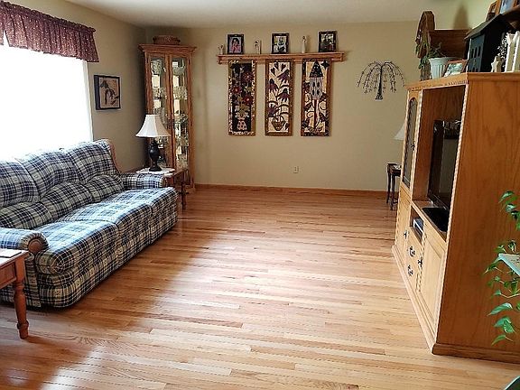 5th image of 803 Shelley St