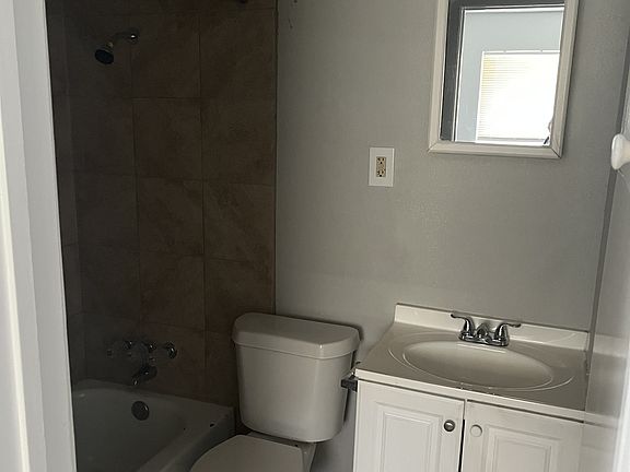4th image of 1012 Wells Cir #15