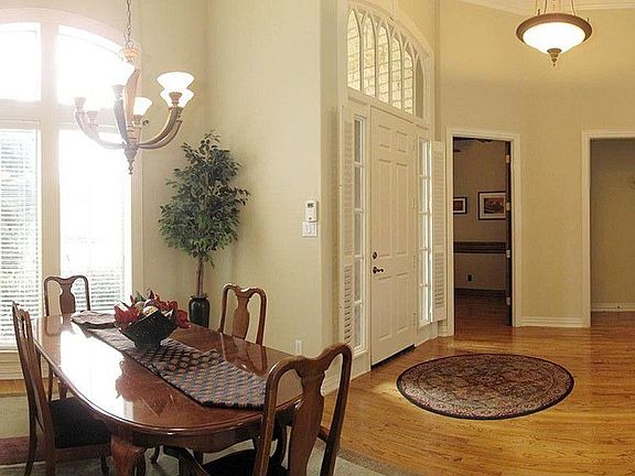 3rd image of 1100 Merlot Dr