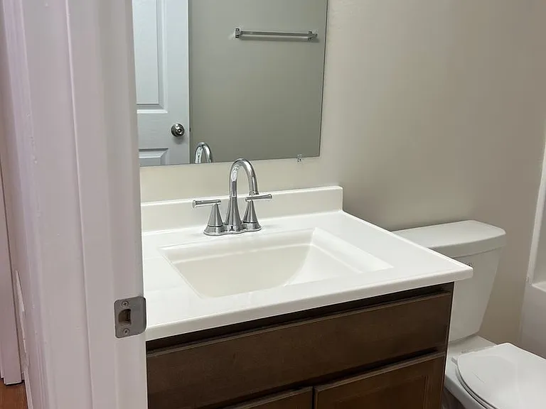 476 London Ct — Photo 22