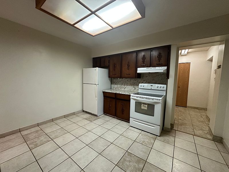 Burnaby House for rent - 2 Bedrooms — photo 2