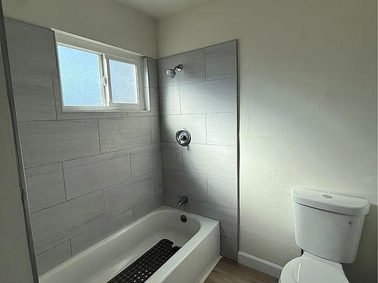 558 S Benjamin St — Photo 23