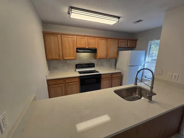 2301 Michigan Ave #18, Pensacola, FL 32526