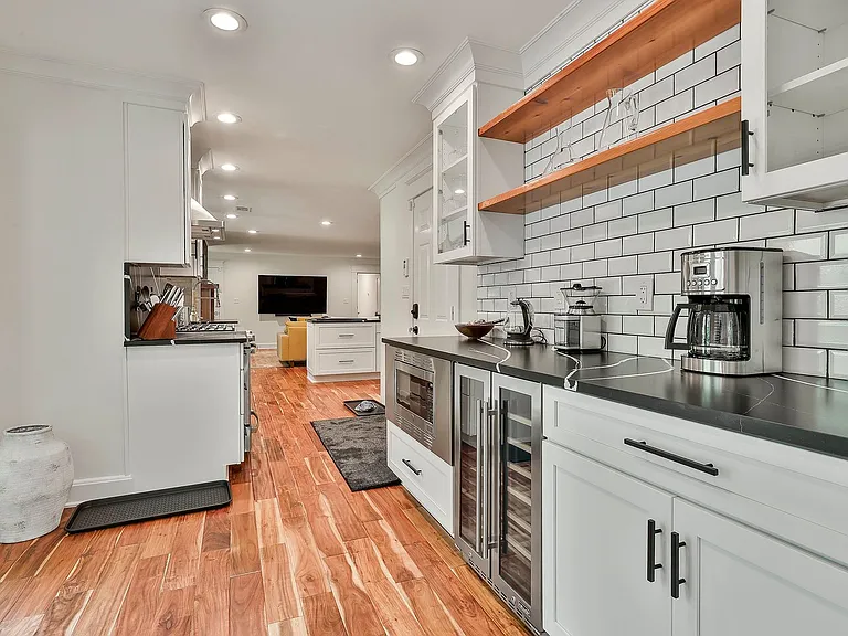 410 Thornton Lane — Photo 18