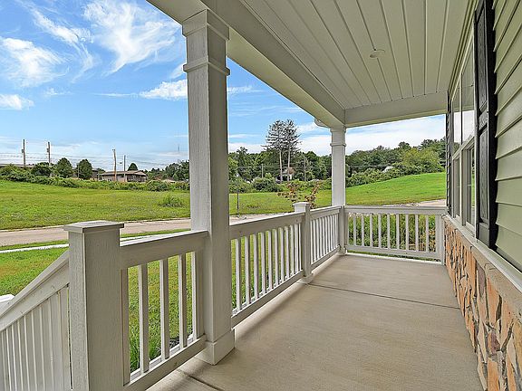 4th image of 792 Francis Dr