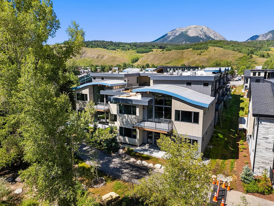 700 Blue River Pkwy #201