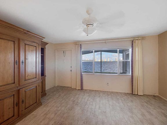 4th image of 110 Shore Ct APT 110