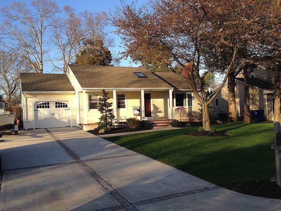 1st image of 884 Briarcliff Dr