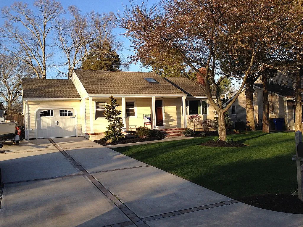 884 Briarcliff Dr photo 1