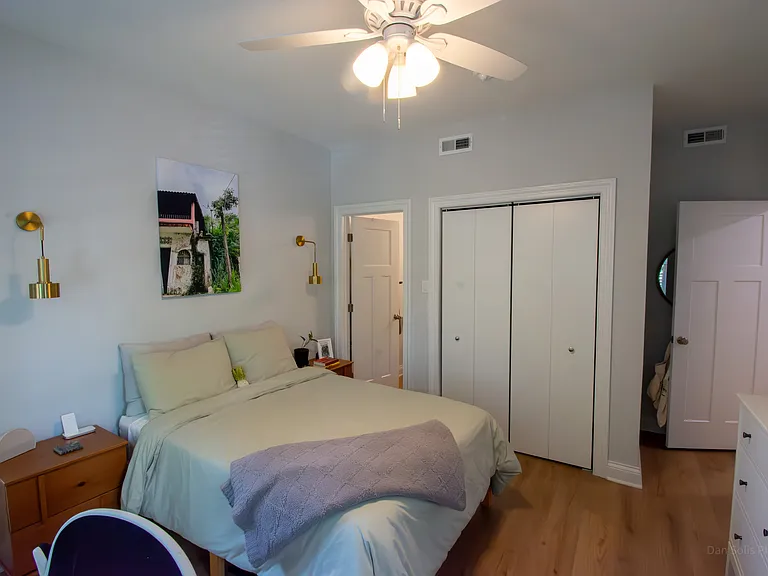 1303 W Roscoe St #2 — Photo 6