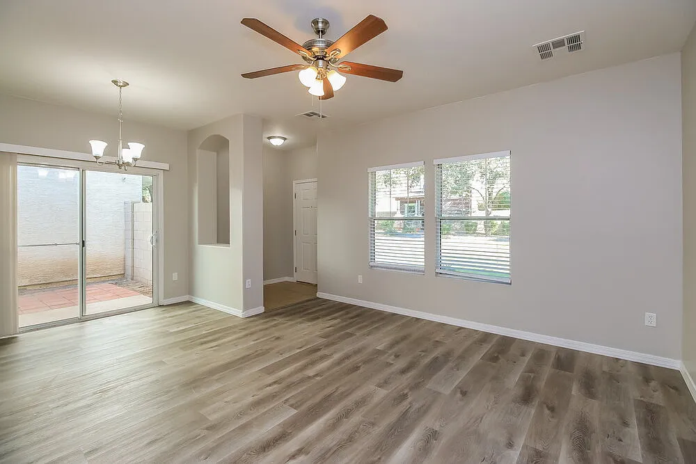 3 bed, 3.0 bath, 1375 sqft, $2,315 — Photo 4