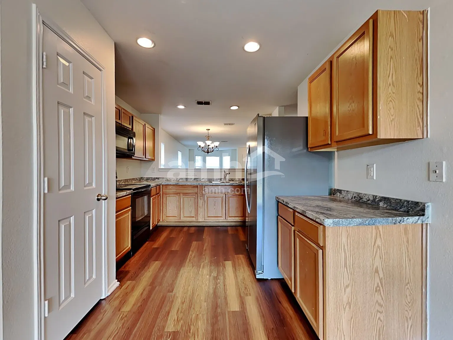 3 bed, 2.0 bath, 1554 sqft, $1,920 — Photo 3
