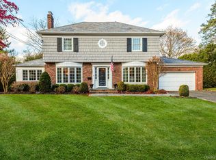 47 Whistler Rd, Manhasset, NY 11030