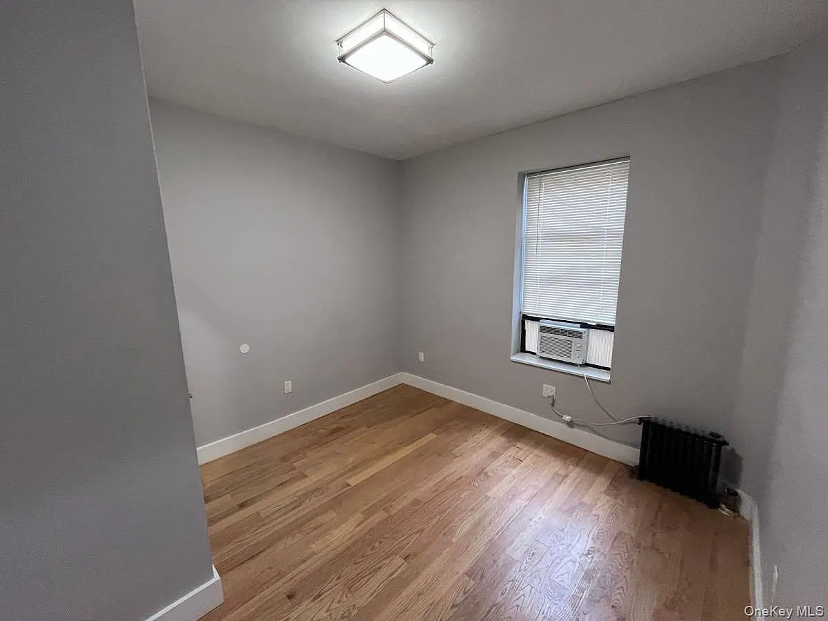 1 bed, 1.0 bath, 14880 sqft, $2,000 — Photo 2