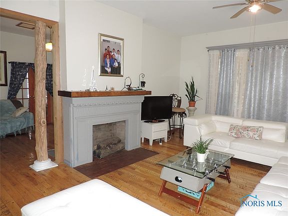 4th image of 2055 Robinwood Ave