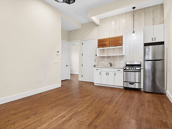 4th image of 567 Evergreen Ave #3