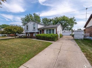 19043 Hyde Park Dr, Woodhaven, MI 48183