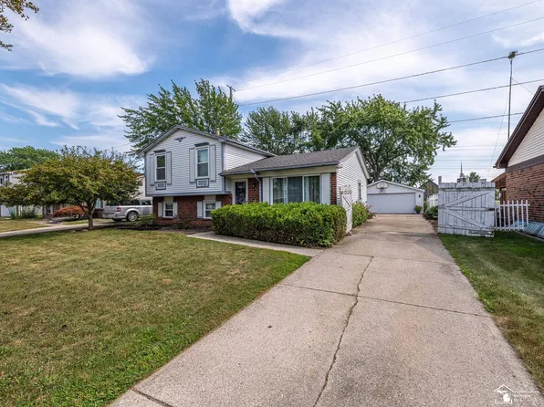 19043 Hyde Park Dr, Woodhaven, MI 48183