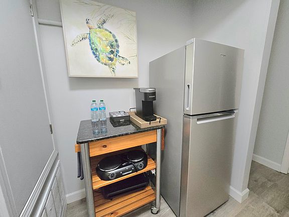 4th image of 206 Cordoba St #3