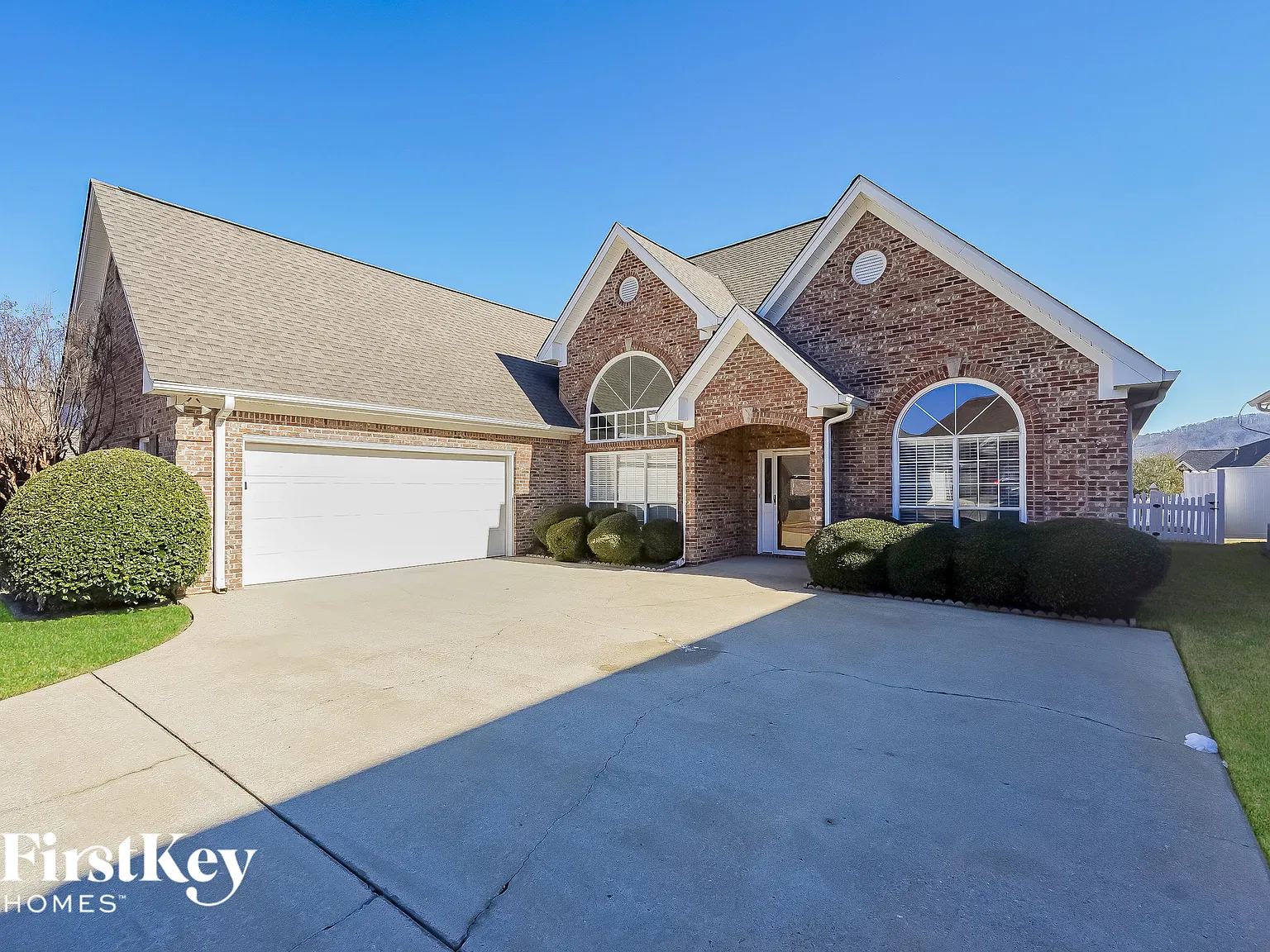 3 bed, 2.0 bath, 1859 sqft, $2,120 — Photo 1