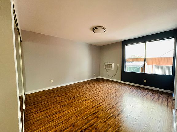 4th image of 7044 Hawthorn Ave APT 111