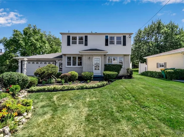 4297 Robin Ln, Hamburg, NY 14075