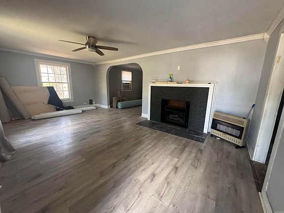4th image of 302 W 5th St