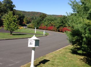 21 Mountaincrest Dr, Cheshire, CT 06410