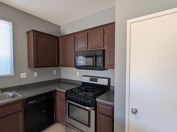 2nd image of 43592 Yukon Ct