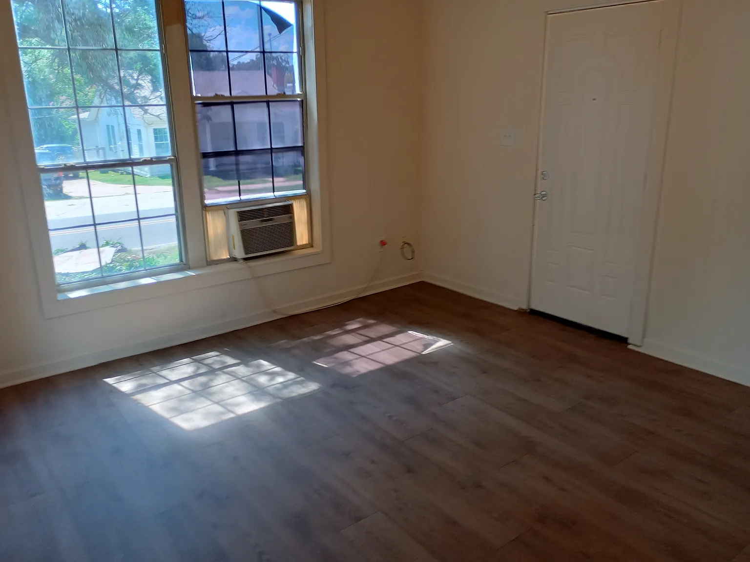 2 bed, 967 sqft, $740 — Photo 2
