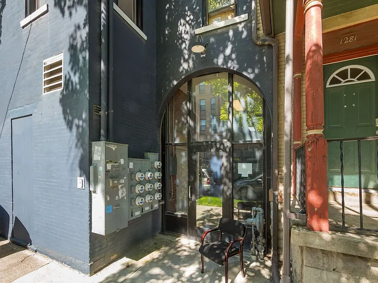 250 1/2 W 5th Ave #R — Photo 18