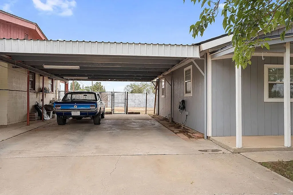 2 bed, 1.0 bath, 576 sqft, $1,100 — Photo 3
