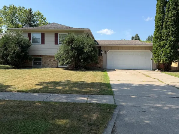 2905 11th St S, Fargo, ND 58103