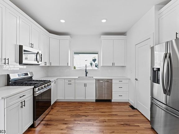 2nd image of 246 Cortlandt St #1