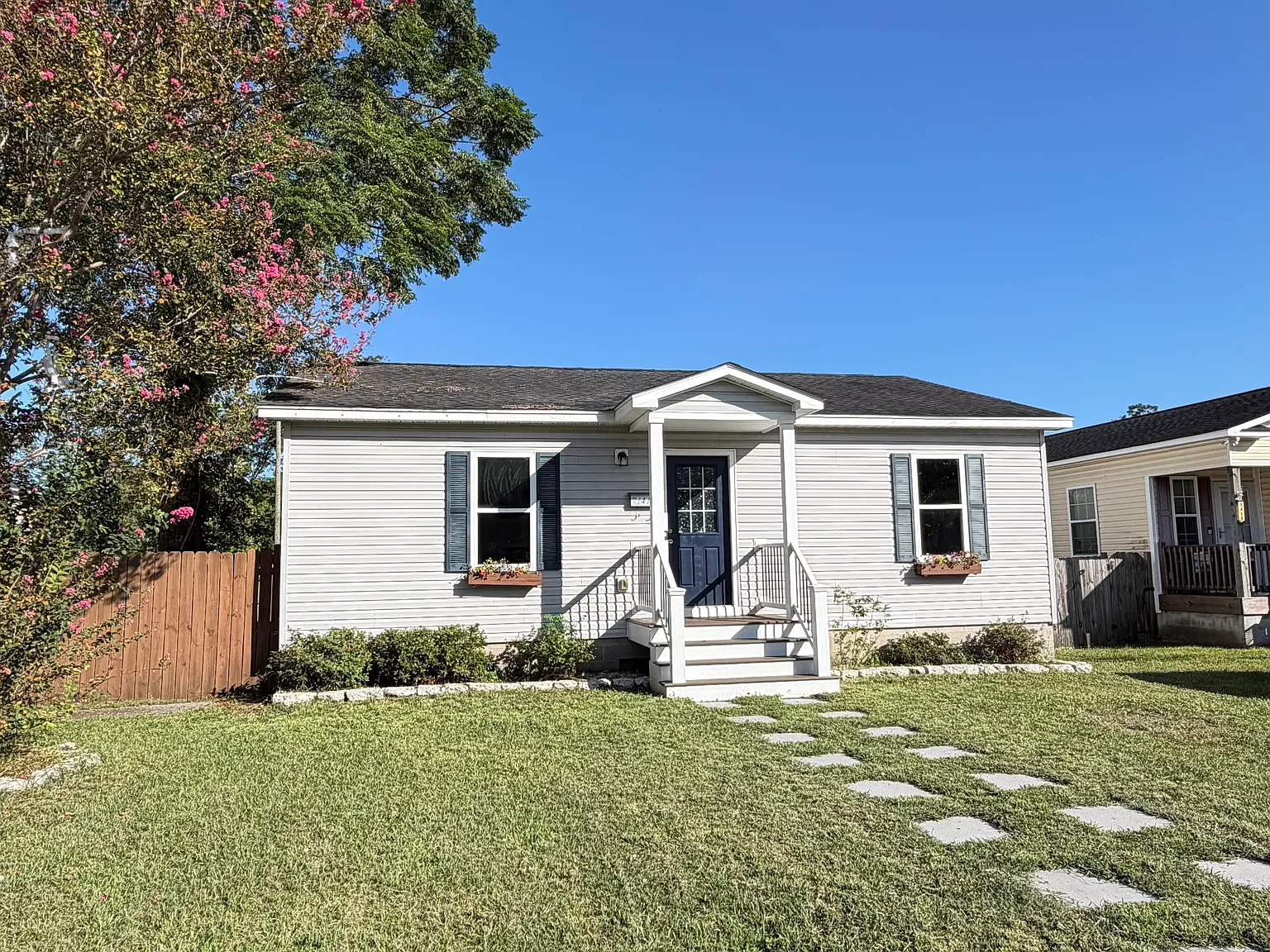 3 bed, 1050 sqft, $1,850 — Photo 2