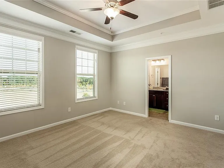 335 Beacons Pl — Photo 21