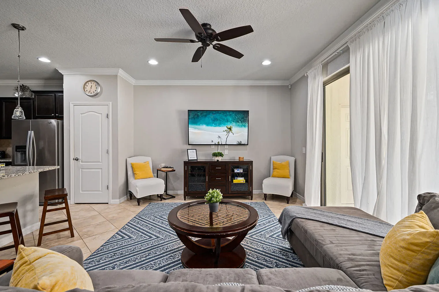 5 bed, 5.0 bath, 2260 sqft, $5,815 — Photo 3