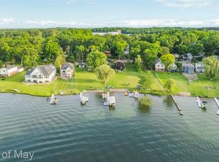 10890 Hillway Dr, White Lake, MI 48386