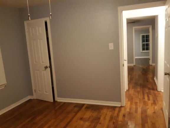 3rd image of 805 Little St