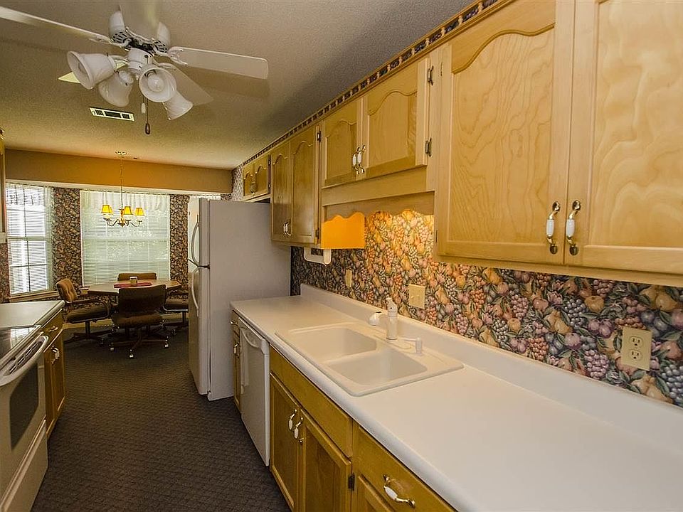 2nd image of 25 Elaine Dr